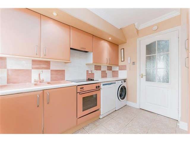 2 bedroom end-terraced house for sale