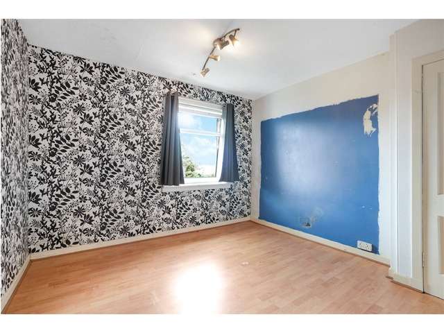 2 bedroom end-terraced house for sale