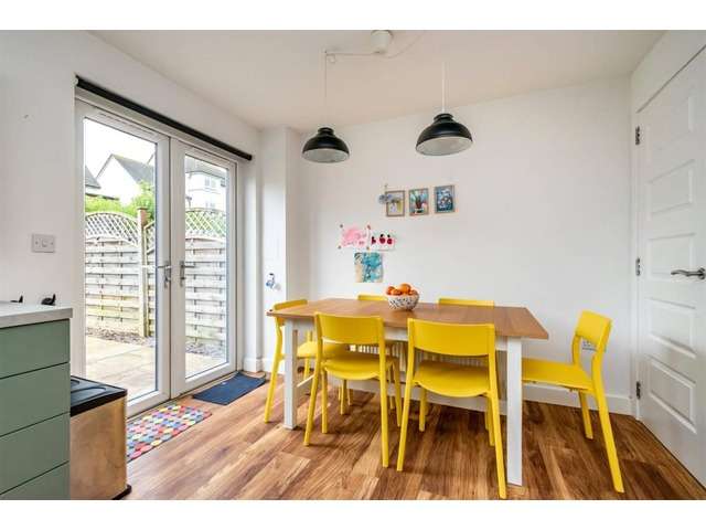 3 bedroom end-terraced house for sale