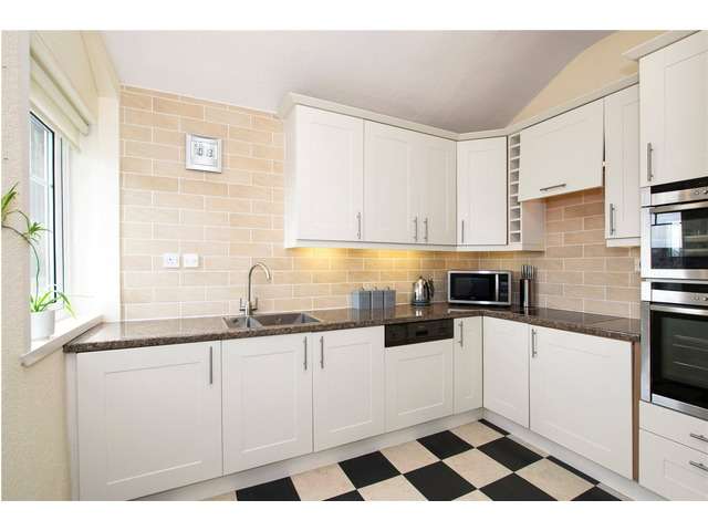 2 bedroom end-terraced house for sale