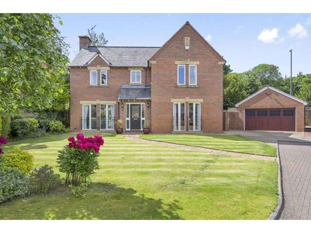 5 bedroom detached house for sale