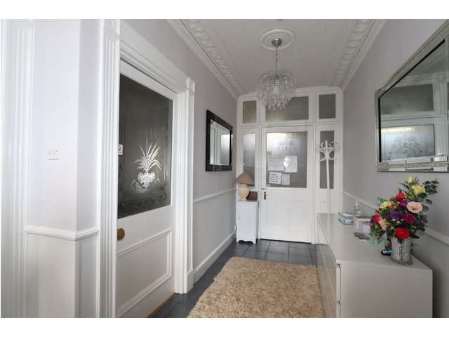 5 bedroom end-terraced house for sale
